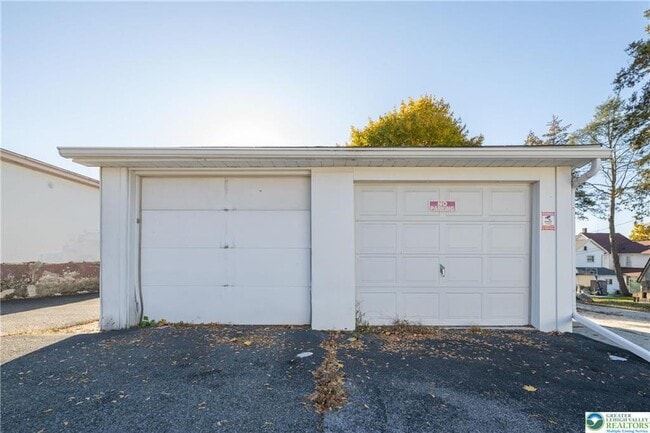 Building Photo - 2409 S 5th St