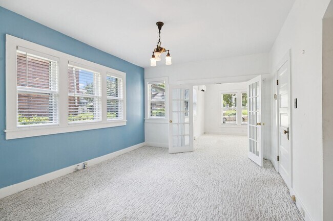 Building Photo - 1604 17th Ave S