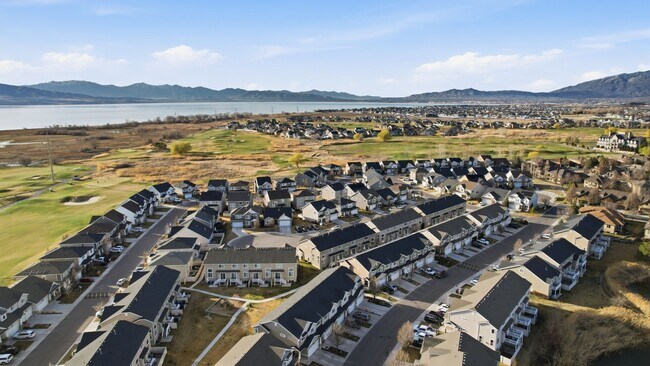 Building Photo - Stunning townhome on Sleepy Ridge