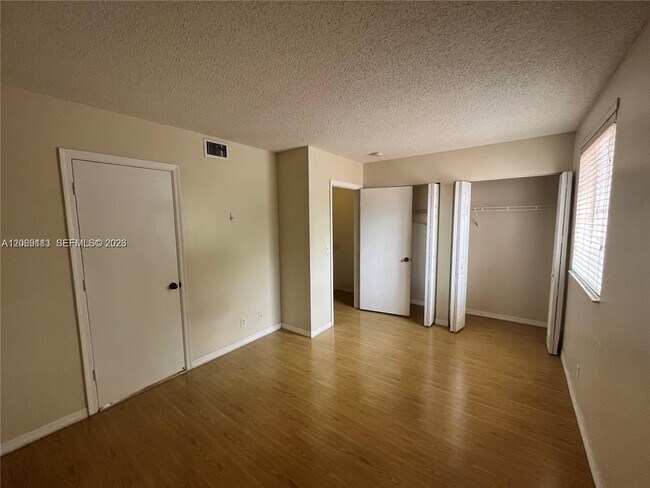 Building Photo - 3905 San Simeon Ln