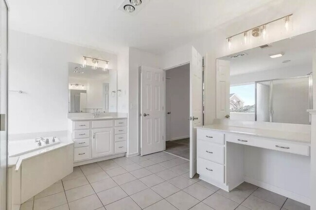 Building Photo - Executive 5BR / 4.5BA Rental In Bellevue