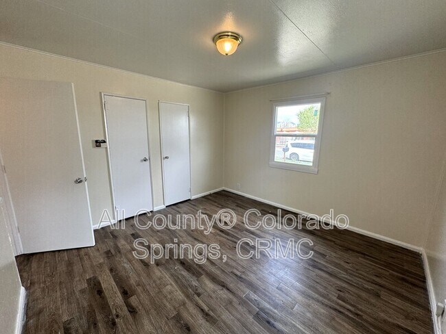 Building Photo - 607 Brookshire Ave