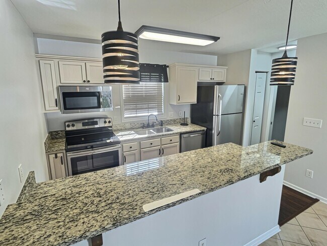 Building Photo - 6500 Colonial Dr