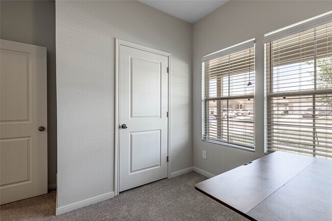 Building Photo - 410 Del Monte Dr