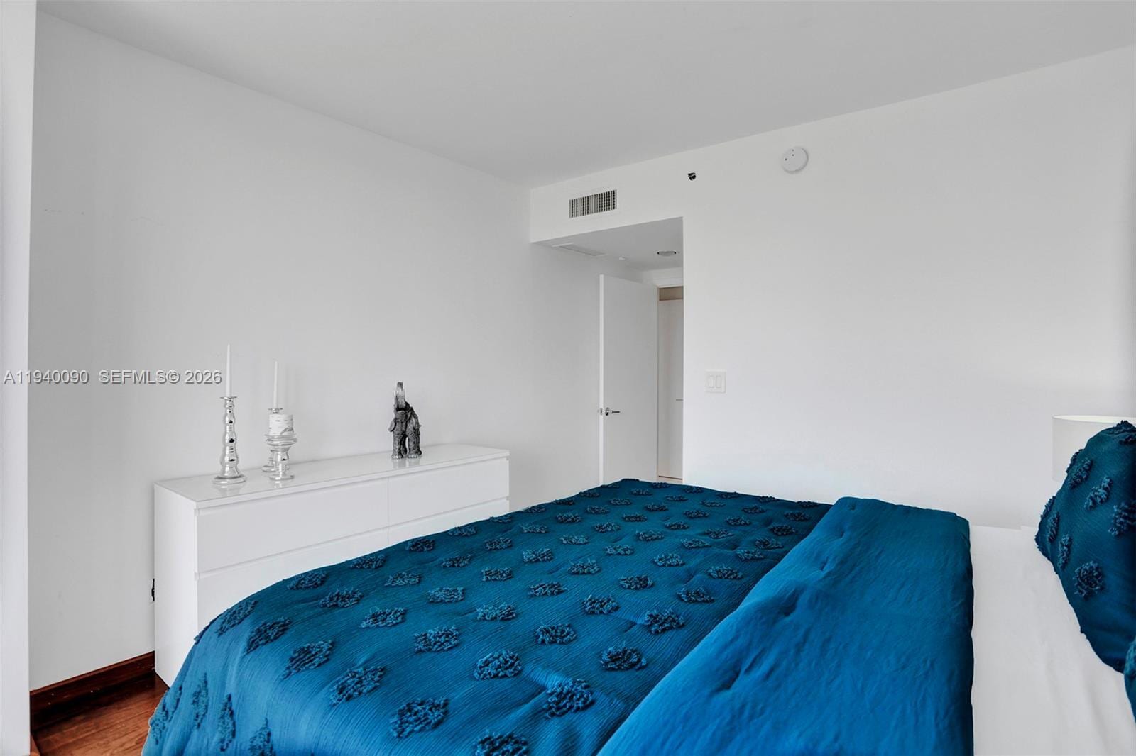 Building Photo - 7000 Island Blvd