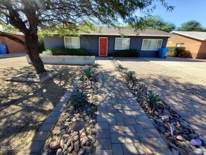 Building Photo - 2225 E Glenrosa Ave