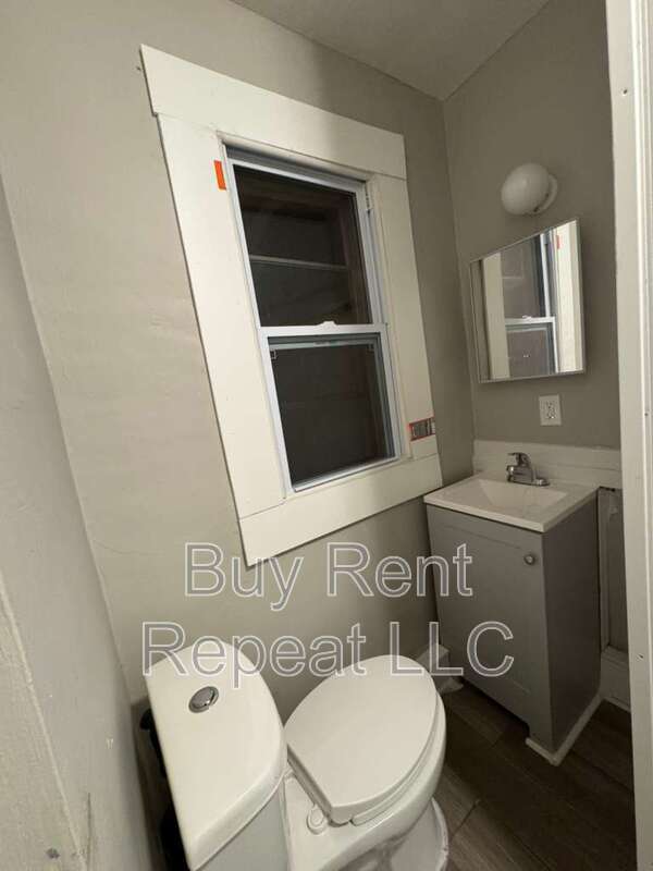 Building Photo - 320 Hudson St