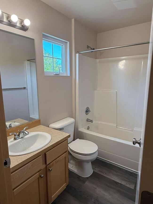 Building Photo - 3bd/2.25ba Maple Valley Home
