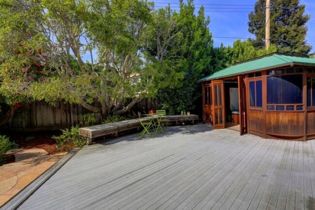 Building Photo - Executive 5BR Home with Private Backyard Retreat