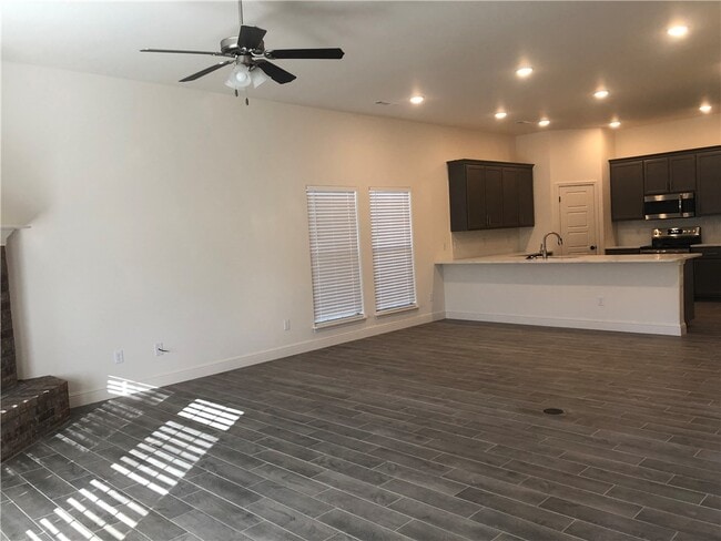 Building Photo - 448 Fox Cir