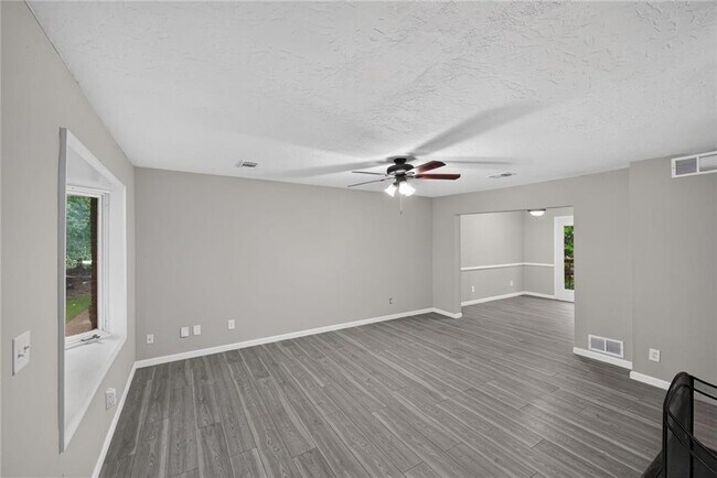 Building Photo - 226 High Creek Dr