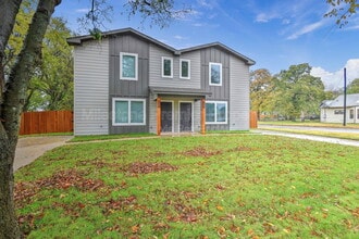 Building Photo - 603 W Johnson St