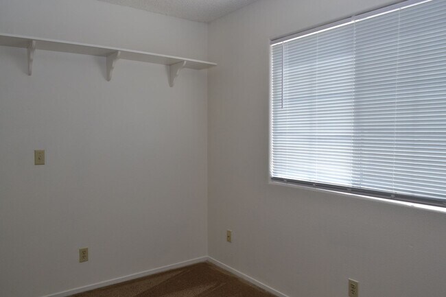 Building Photo - COZY 2 BEDROOM AND 2 FULL BATH CONDO IN SP...