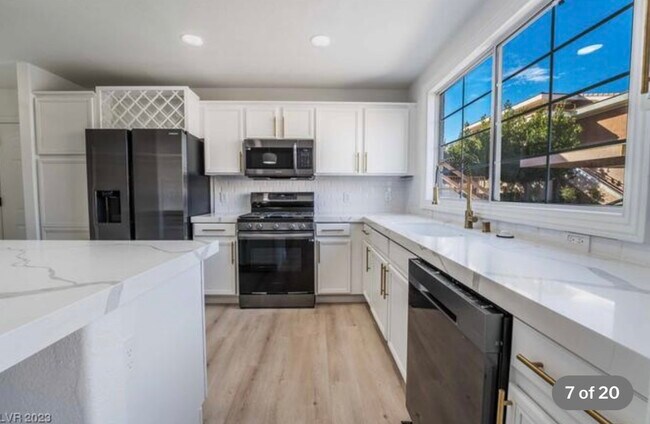 Quartz Countertops - 830 Carnegie St