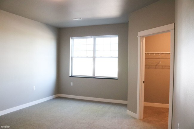 Building Photo - 2 br, 2 bath  - Maplewood Townhomes