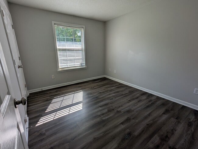 Building Photo - 806 Pelham Square Way
