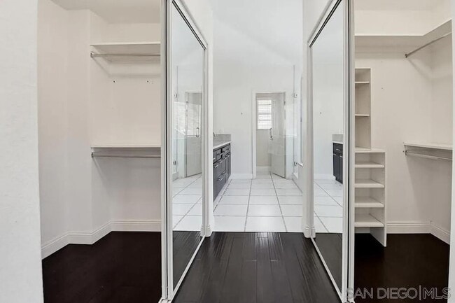 Building Photo - 561 Bayona Loop