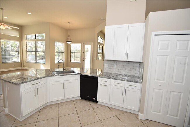 Building Photo - 16 Eastlake Dr