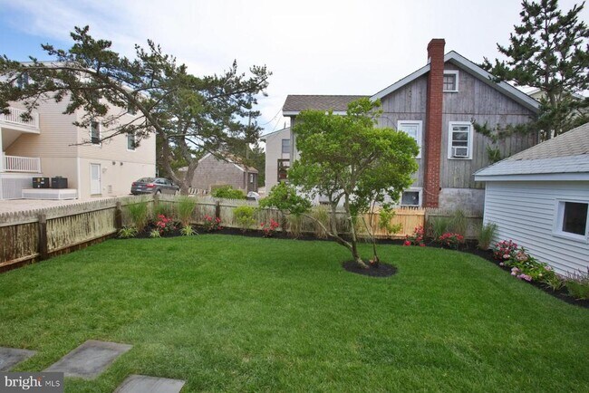 Building Photo - 20 E Goldsborough Ave