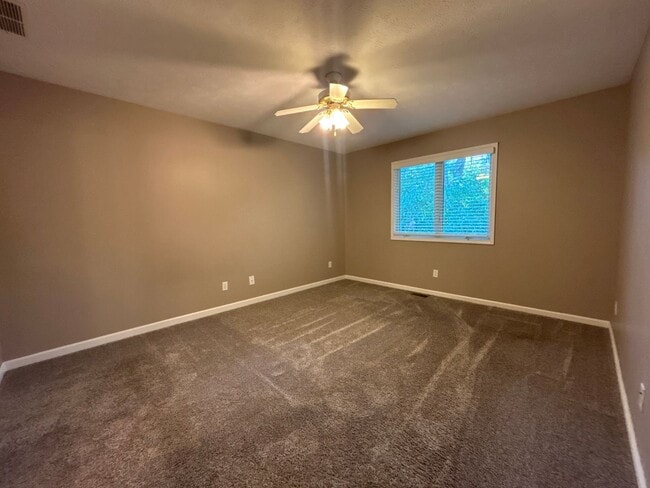 Building Photo - 2 Bedroom 2 Bath Condo Available Now!