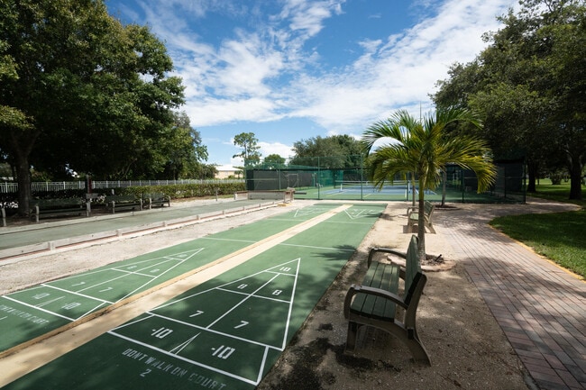 Building Photo - 18081 SE Country Club Dr