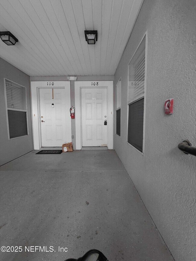 Building Photo - 7053 Snowy Canyon Dr