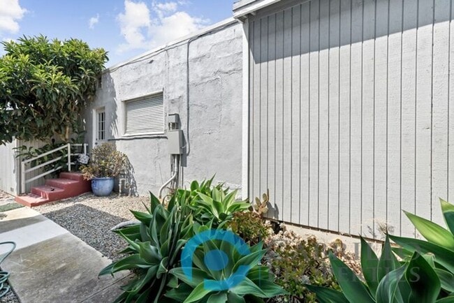 Building Photo - 629 Bonair Way