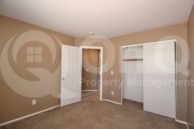 Building Photo - 5174 W Laurel Ave