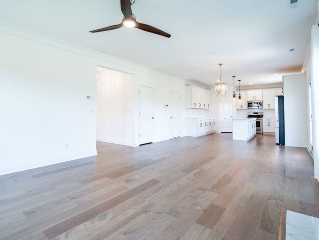 Building Photo - 909 Needlerush Rd