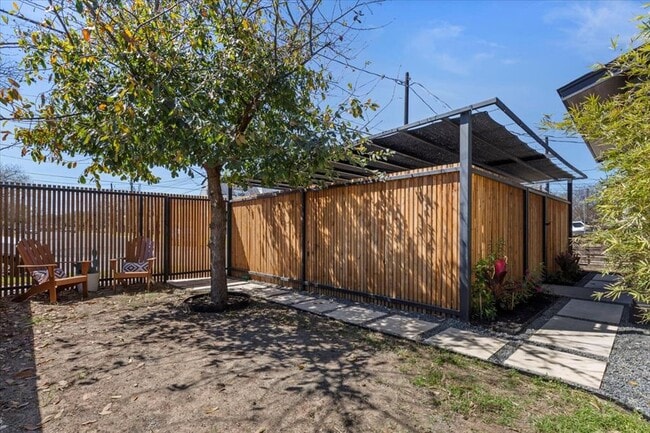 Building Photo - 3014 Neal St