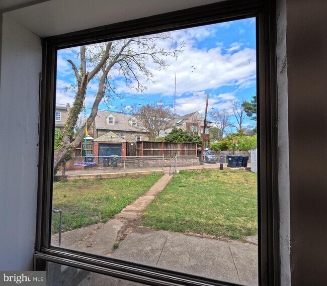 Building Photo - 4317 River Rd NW