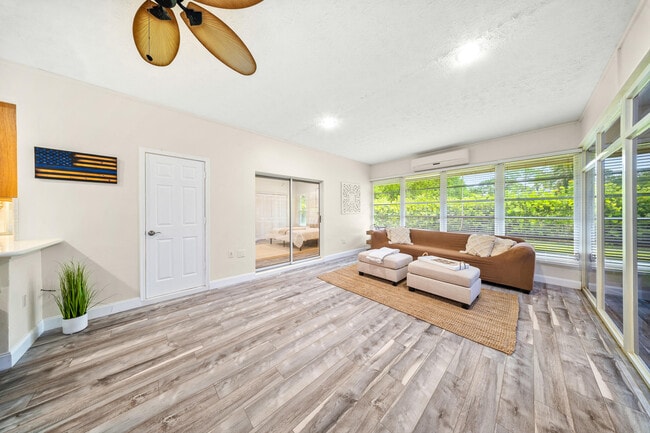 Building Photo - 7903 Plantation Lakes Dr