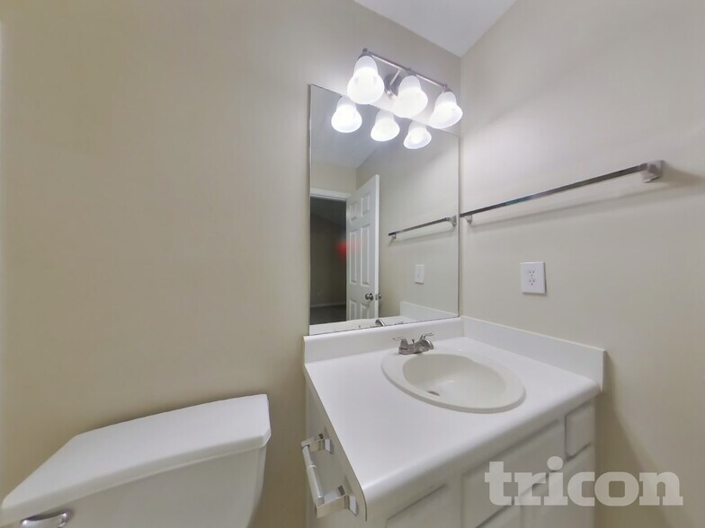 Building Photo - 3853 Sunview Dr NW