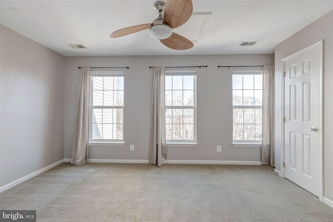 Building Photo - 5140 Donovan Dr