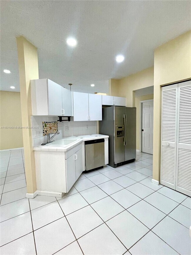 Building Photo - 160 NW 97th Terrace