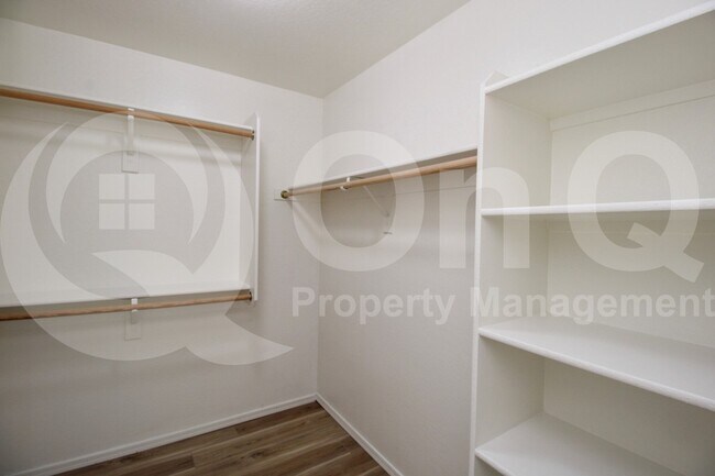 Building Photo - 3813 E Santa Fe Ln