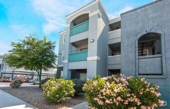 Building Photo - Modern 1-Bedroom Oasis: Prime Location!
