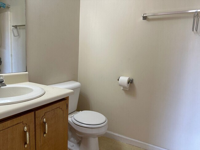 Building Photo - Charming all-brick home located in Hinesville