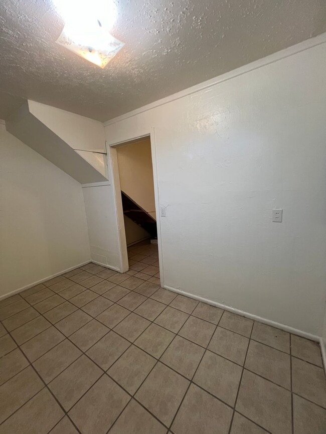 Building Photo - Water paid!