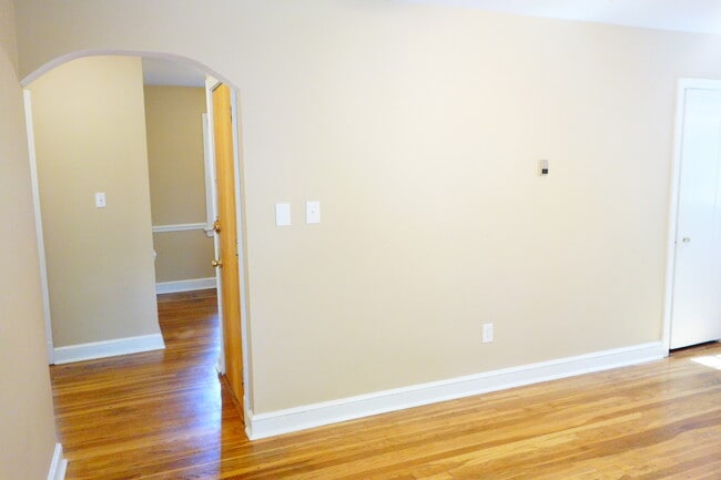 Building Photo - 8409 Greenwood Ave