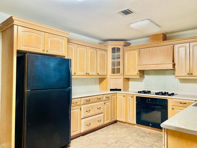 Building Photo - Charming 3 bed/2 bath home near Camellia B...