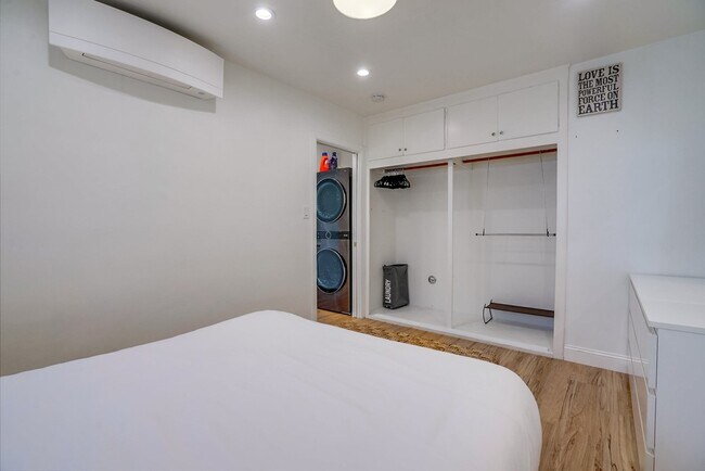 Building Photo - 12042 Sylvester St