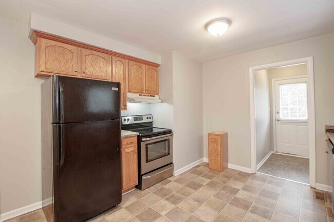 Building Photo - 402 Britton Springs Rd