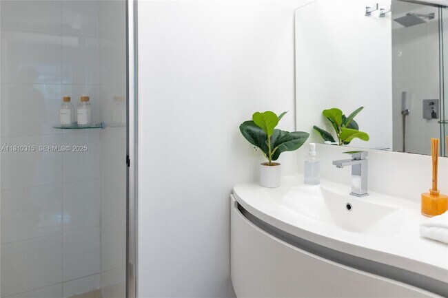 Building Photo - 19901 E Country Club Dr