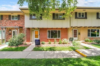 Building Photo - $2,895.00 - 4 Bedrooms, 2.5 Bathroom, Cond...