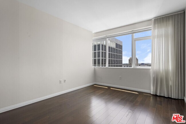 Building Photo - 3785 Wilshire Blvd