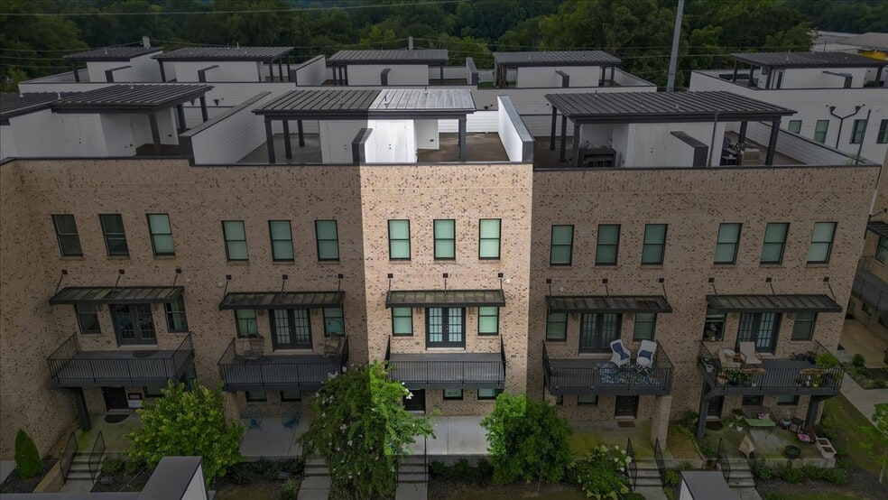 Building Photo - 1028 Robert Smalls Way