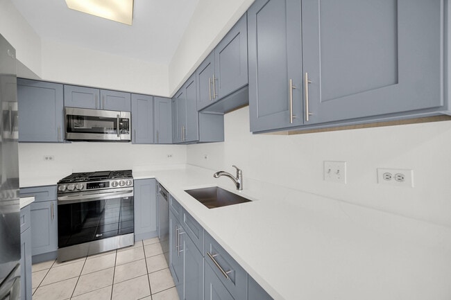 Building Photo - 1214 S Parkside Dr