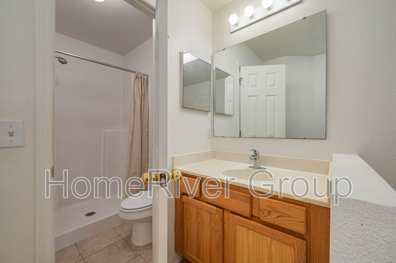 Building Photo - 3810 McKinley Dr