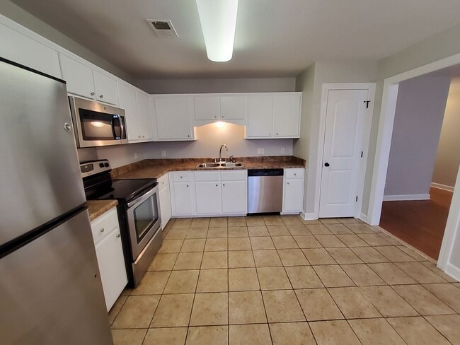 Building Photo - 8898 Rasco Hills Cove